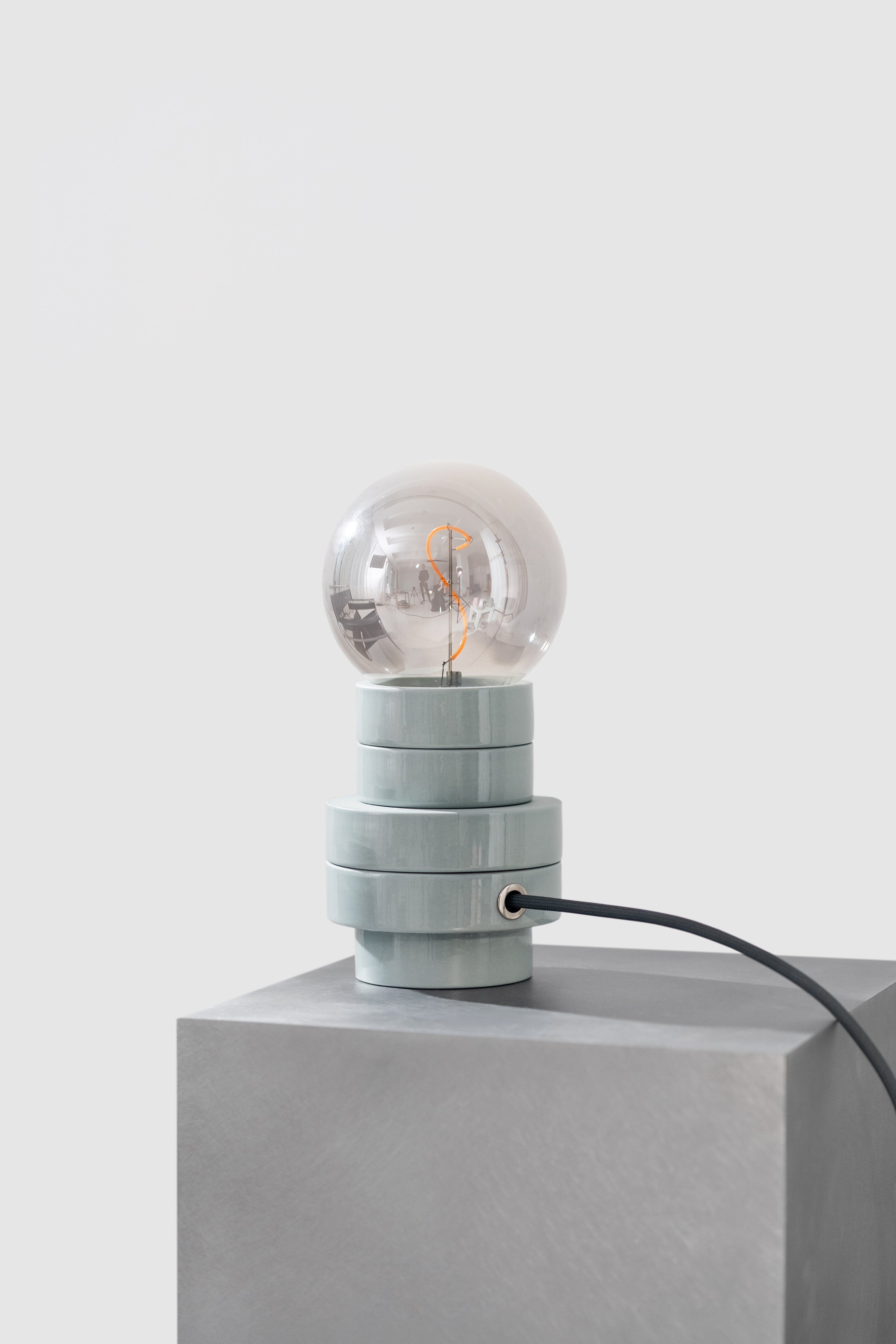 PLINTH / Flore - table lamp - Grey