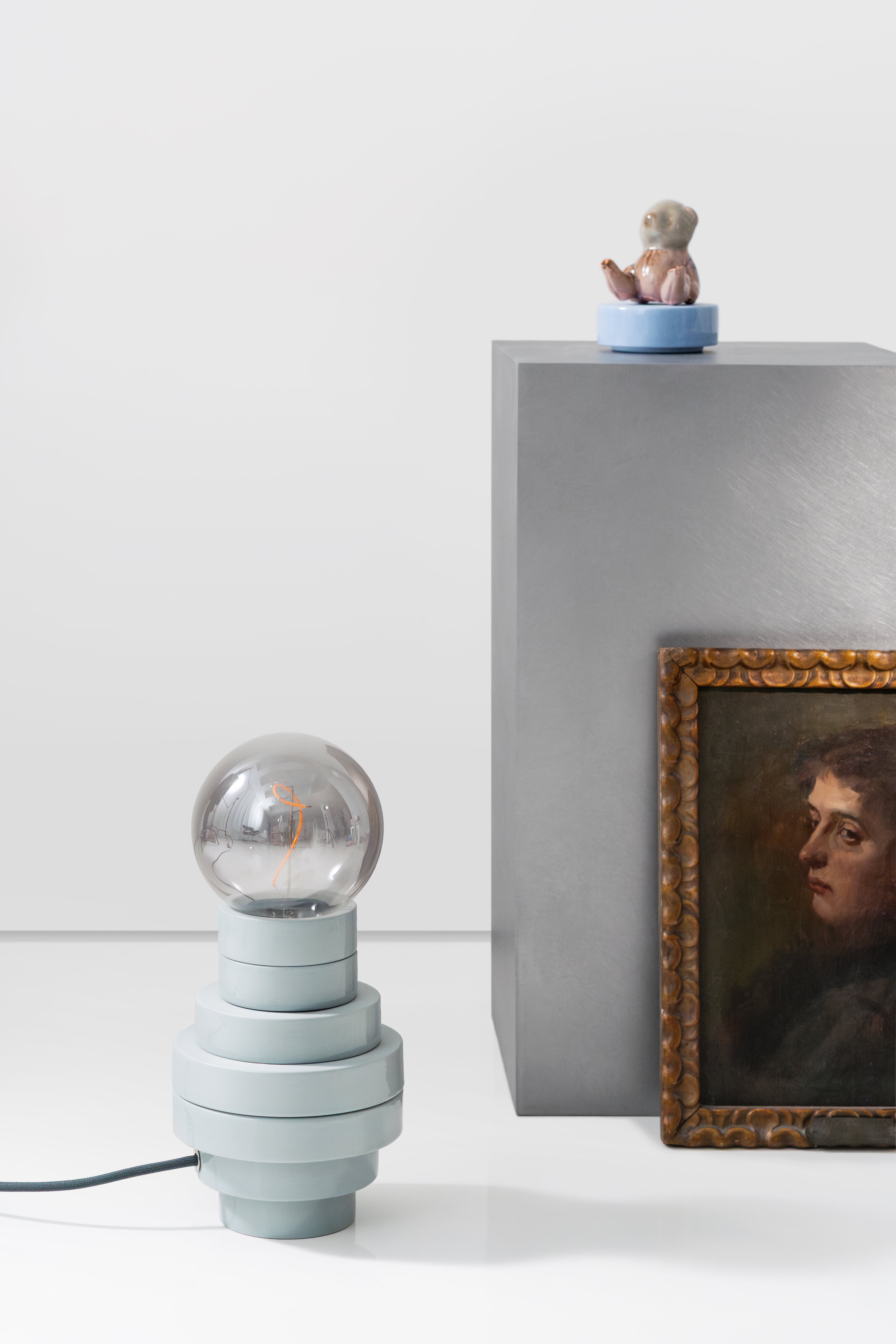 PLINTH / Flore lamp / L - Grey